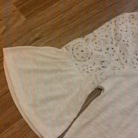 White Bell Sleeve Top ~ Brand New! - Picture 3 of 4